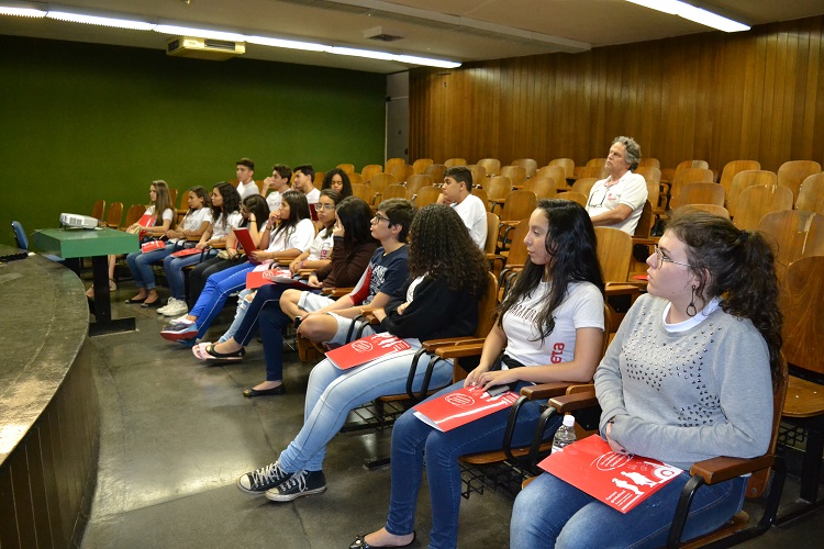 Turma visitou laboratórios, biblioteca e ginásio do Câmpus Goiânia